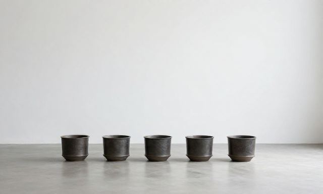 물구나무서기 관련 이미지 - 물구나무서기, 단순히 거꾸로 서는 것이 아니라 '정렬'의 예술입니다